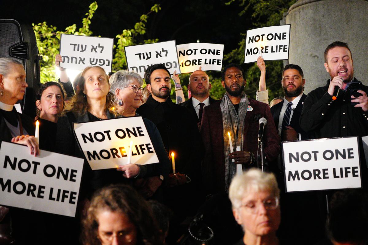 Mayor Mamdani Faces Fury at NYC Memorial Amid Protest