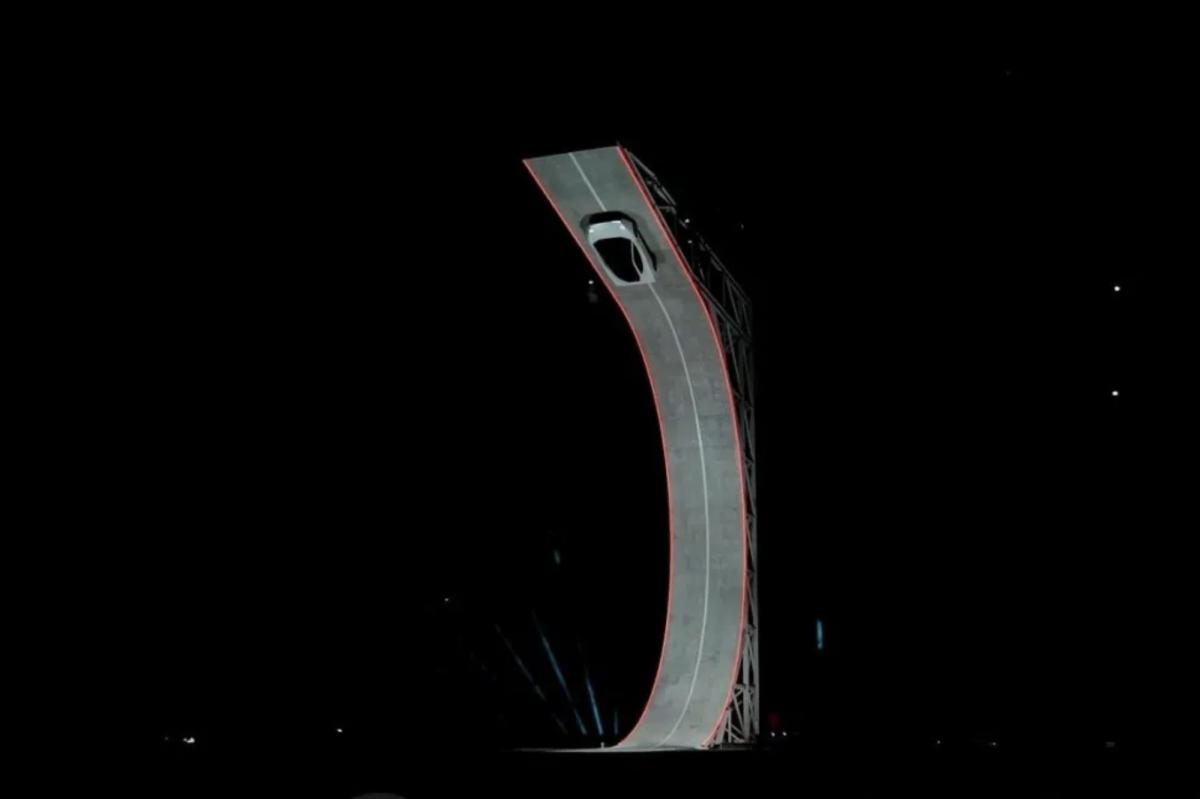 Elon Musk's Tesla Roadster Demo Leaves Fans Speechless